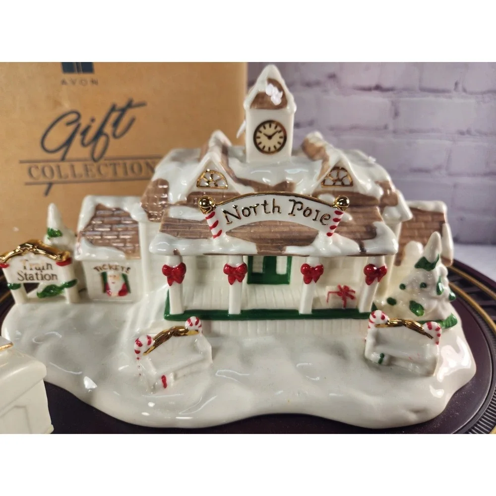 Beautiful Christmas Train HOLIDAY EXPRESS PORCELAIN Avon Collection W/ Box